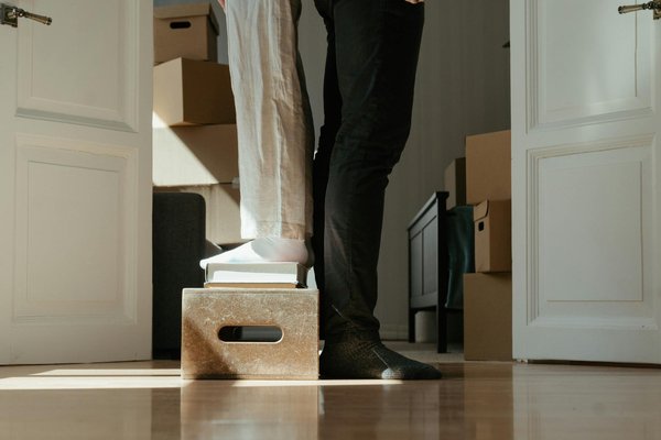 Effective techniques for minimizing noise transfer through shared walls in uk apartments